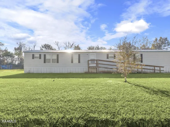 1064 Poydras Pl, Breaux Bridge, LA 70517