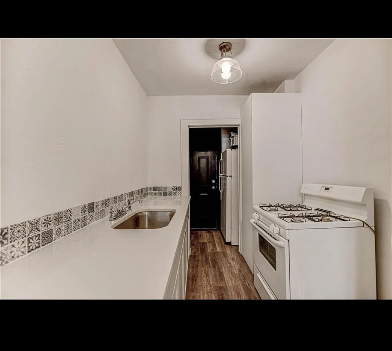 1 bed, 700 sqft, $1,100 — Photo 1