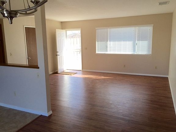 4th image of 12788 Hickory Ave