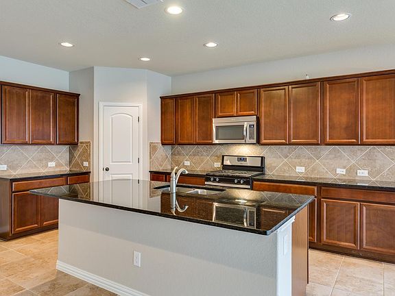 3rd image of 224 Aspen Dr