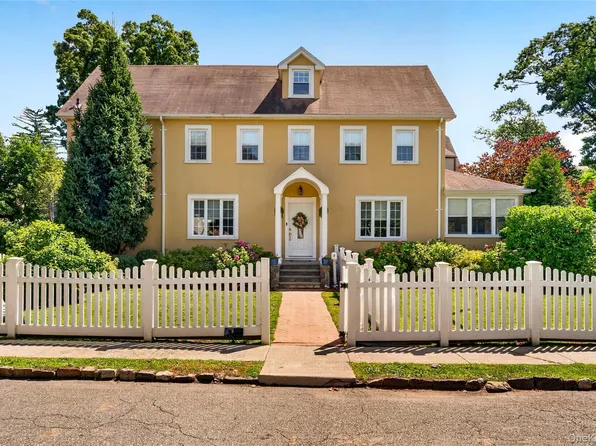 2 Stewart Avenue, Tuckahoe, NY 10707