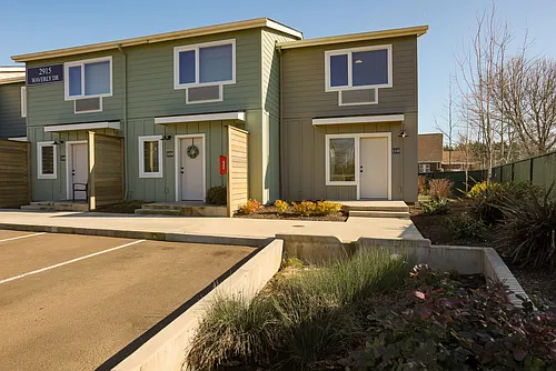 Waverly Townhomes Photo 1