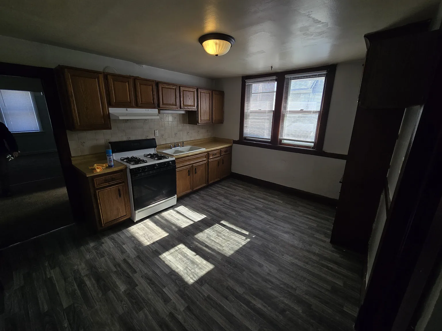 1 bed, $1,000 — Photo 2