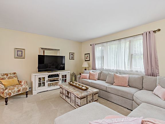 JanetB-40 Finnerty Rd-01.JPG