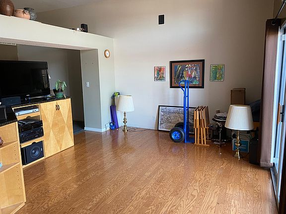 5th image of 2901 A St APT 206