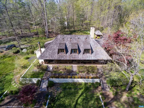 945 Old Garth Rd, Charlottesville, VA 22901