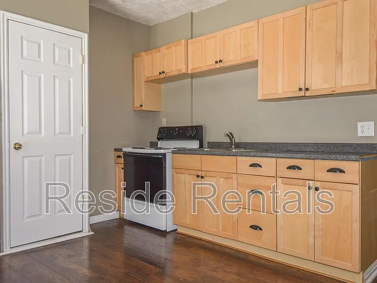 502 W Center St #1 — Photo 4