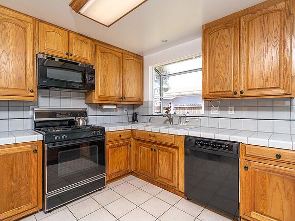 5th image of 1813 Selby Cir