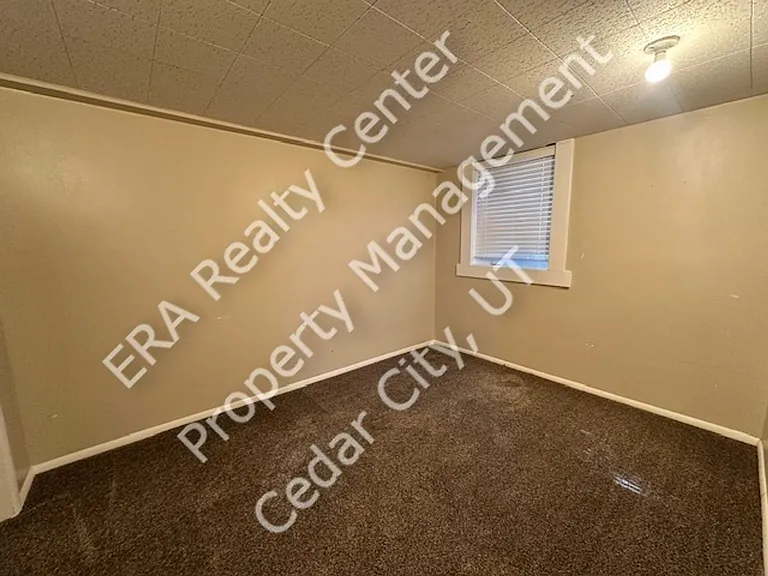 294 S Dewey Ave — Photo 13