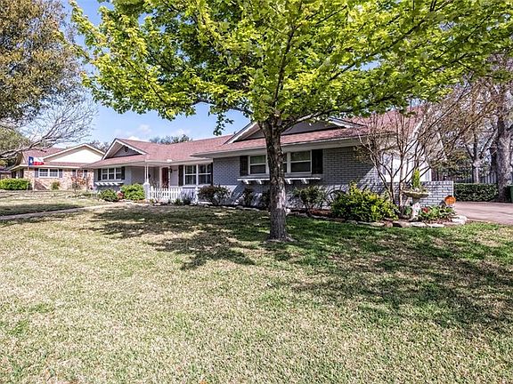 2nd image of 4807 Lake Hurst Dr