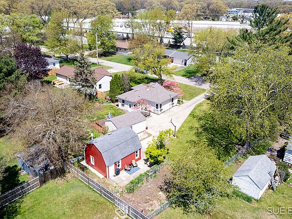 2nd image of 558 Pinecrest St