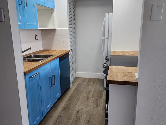 5th image of 520 Brickell Key Dr #1517