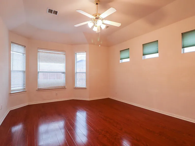1183 Heathrow Dr — Photo 16