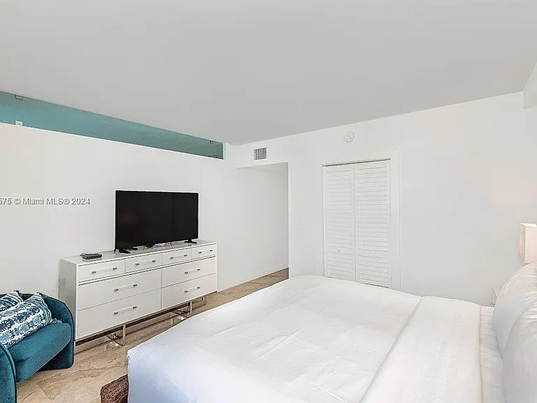 2301 Collins Ave #1117 — Photo 11