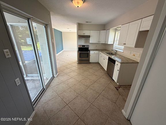 4th image of 3130 BEACHWOOD Boulevard