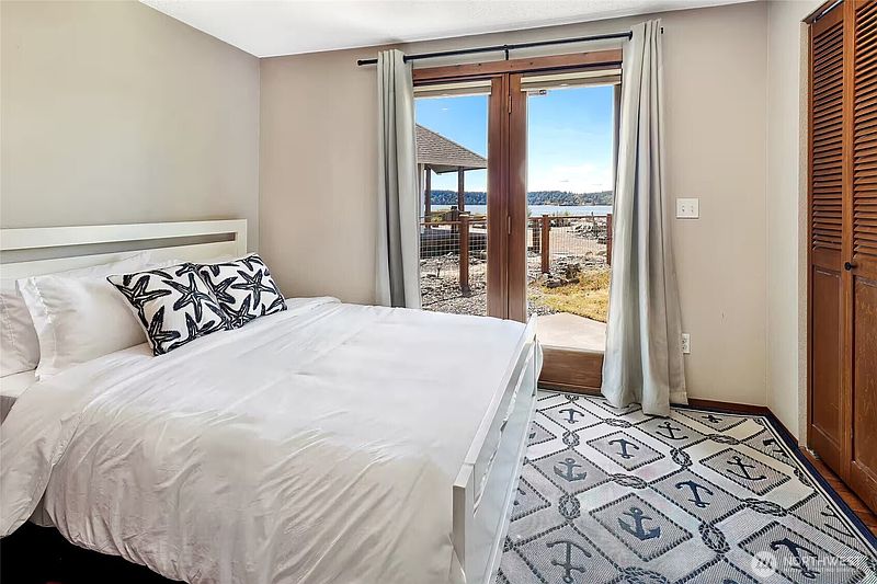 3rd image of 2585 Lummi View Drive