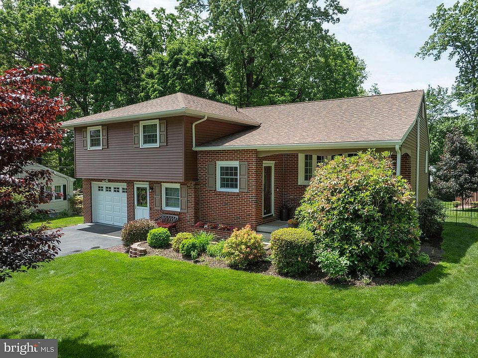 1st image of 684 Wiltshire Dr