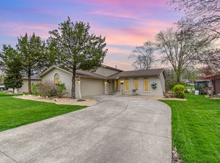 8581 Mathews St, Crown Point, IN 46307