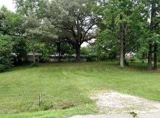 1114 Belmont St, Paris, TN 38242