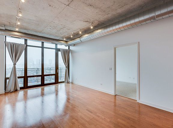 3rd image of 1000 N Kingsbury St APT 606