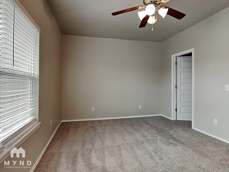 138 E Sycamore St #138 — Photo 9