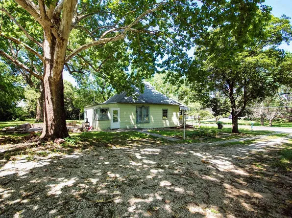 247 SE Croco Rd, Topeka, KS 66607
