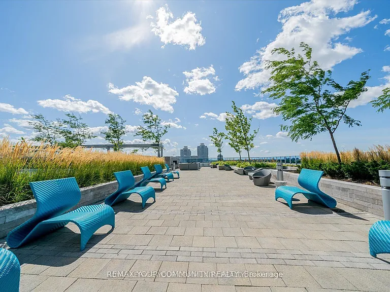9471 Yonge St #230 — Photo 32