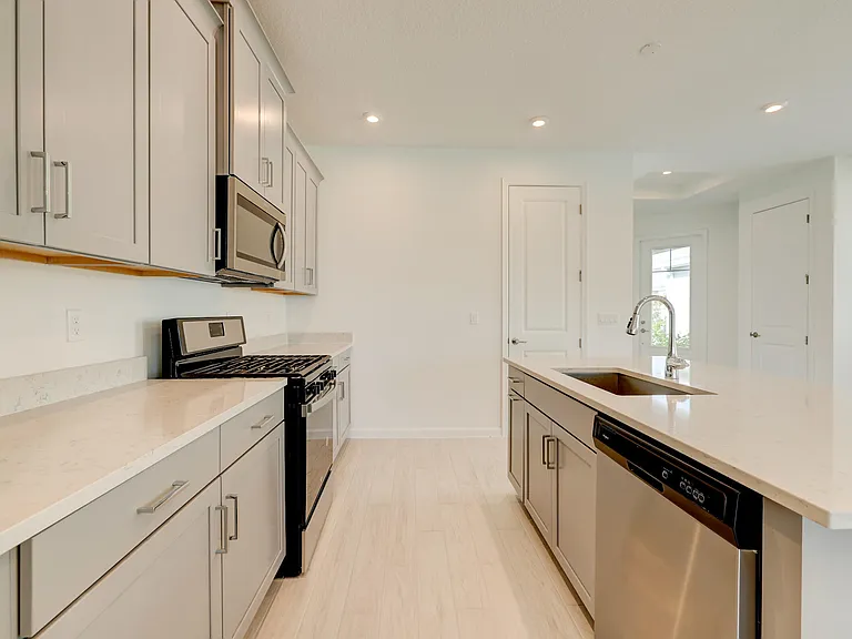 12712 SW Eleanor Dr — Photo 12