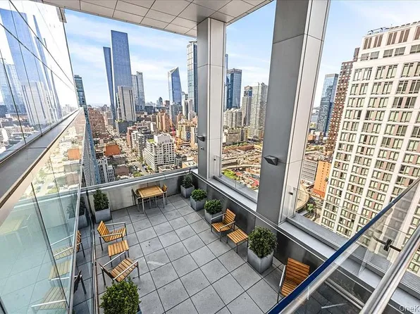 350 W 42nd St APT 19I, New York, NY 10036