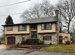 15 Spruce St, Fall River, MA 02720