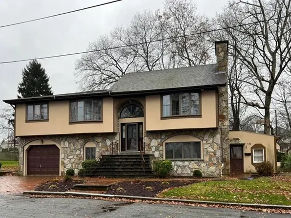 15 Spruce St, Fall River, MA 02720