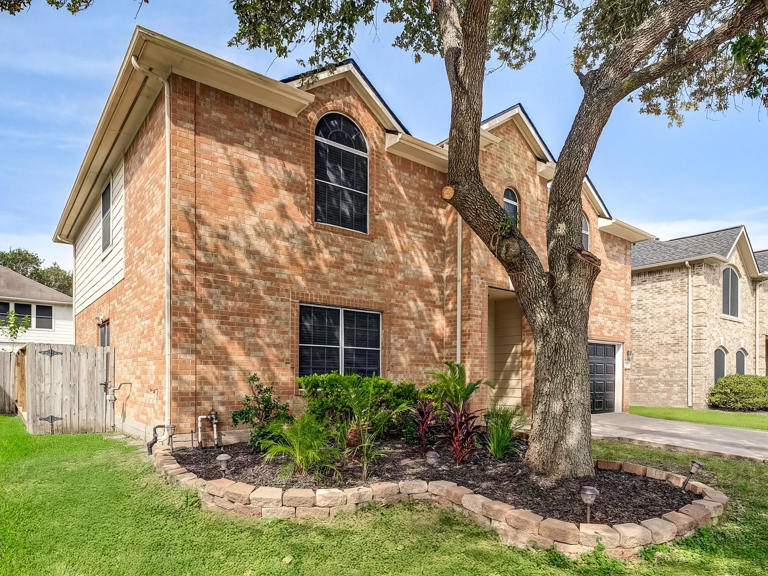 5 bed, 2.5 bath, 3039 sqft, $2,599 — Photo 3