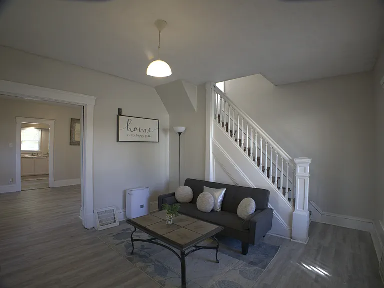 944 Walnut St — Photo 2