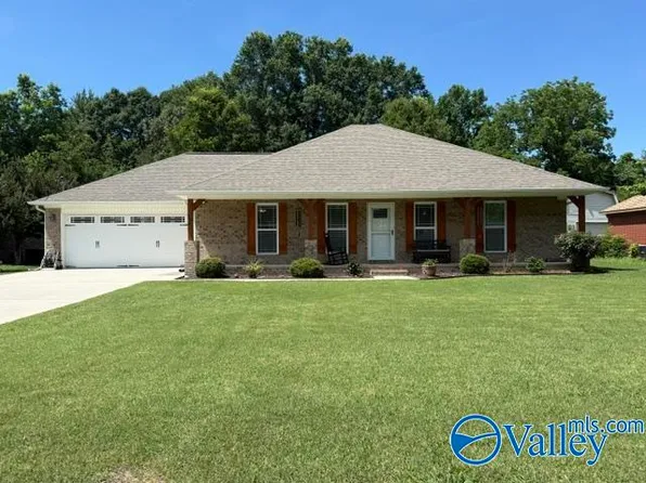 709 Cindy St NE, Hartselle, AL 35640