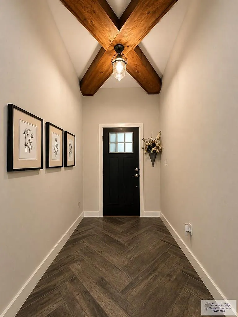 3 bed, 2.5 bath, 1807 sqft, $2,900 — Photo 2