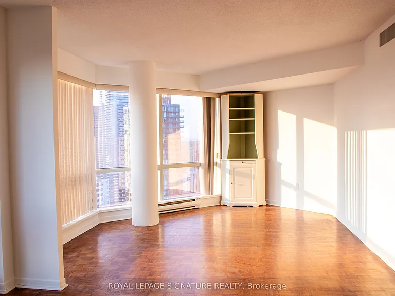 1001 Bay St #3403 — Photo 16