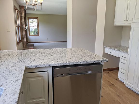4th image of 3806 Bluff Dr
