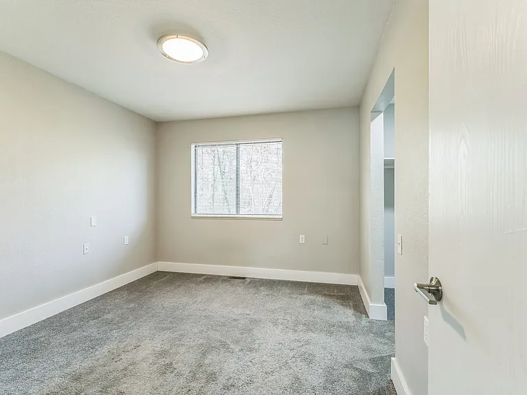 Pine Creek Apartments — Photo 11