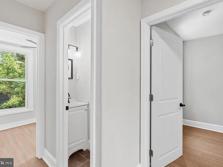 35 E Collom St — Photo 18