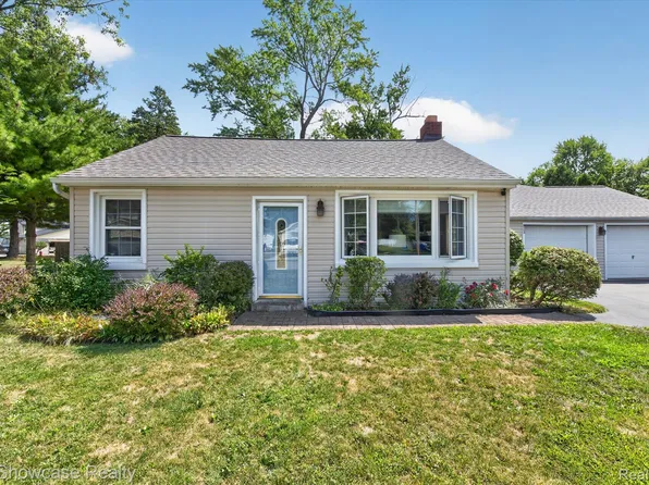 923 Sarena Ave, Waterford, MI 48327
