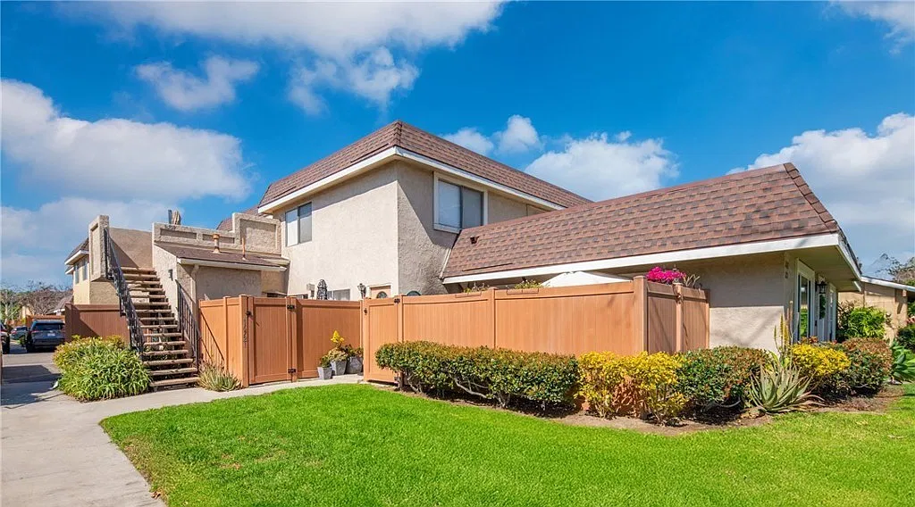 3 bed, 950 sqft, $3,000 — Photo 2