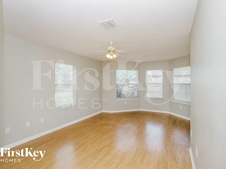599 Australian Rd NW — Photo 8
