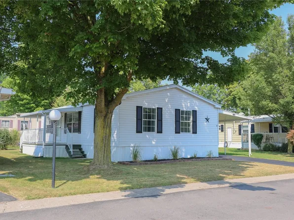 7 Village Pkwy, Manchester, NY 14504