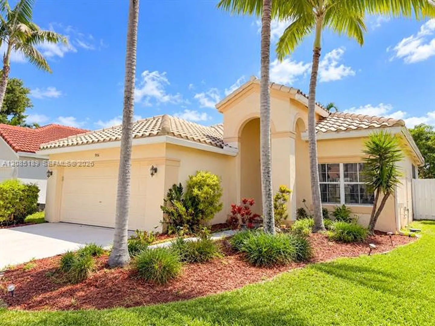 908 Tanglewood Cir # 0, Weston, FL 33327 — Photo 2