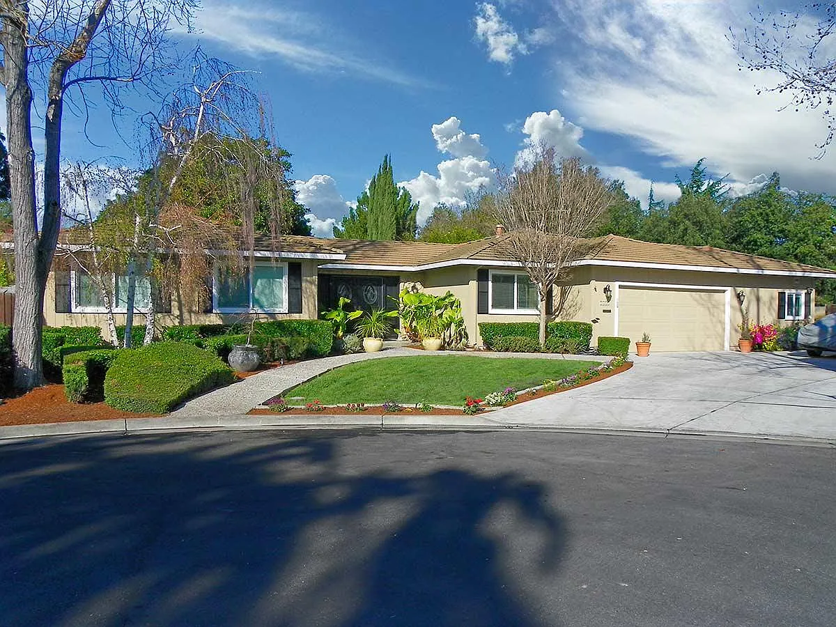 2601 Maplewood Ln photo 1