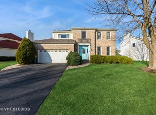 86 Cambridge Dr, Grayslake, IL 60030