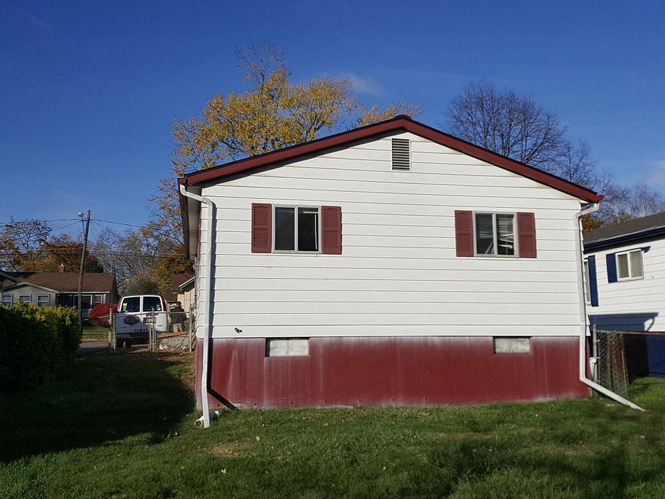 2nd image of 1215 Sheldon St