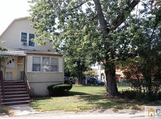 16 Duclos Ln, Edison, NJ 08817