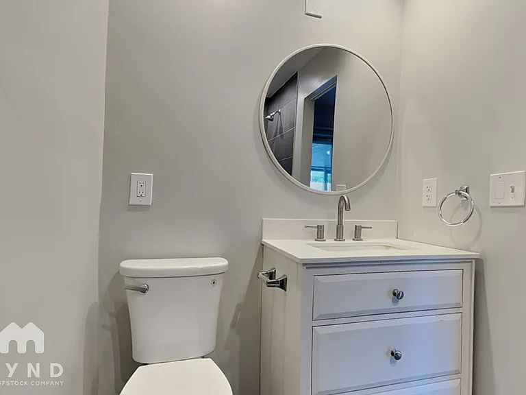 209 Banyan Ct — Photo 10