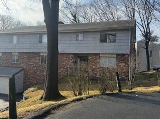 715 Black Rock Tpke APT 11, Fairfield, CT 06825